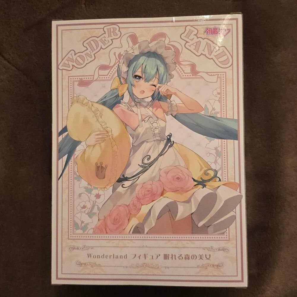 Hatsune Miku Wonderland Sleeping Beauty Figure